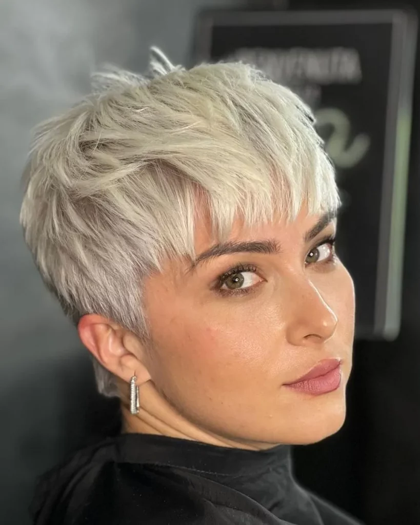 Platinum blonde, Pixie cut