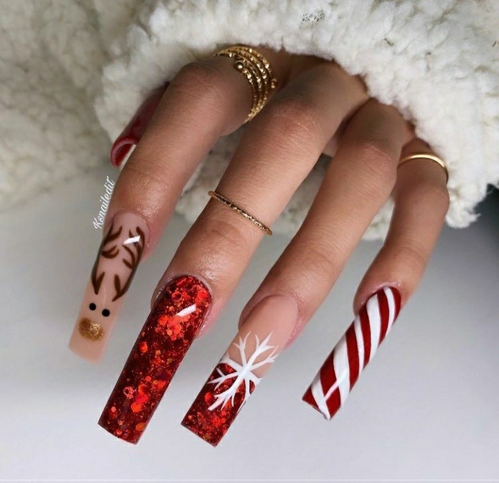 Long Reindeer Red and white Christmas nails design