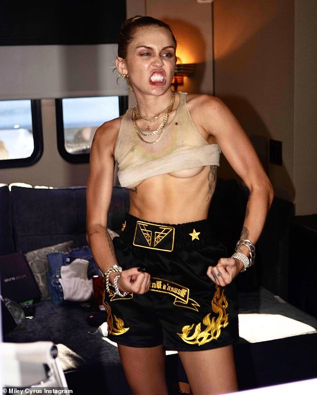  Miley Cyrus underboobs 