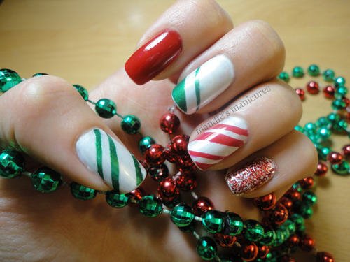 There are so many creative ways to do Christmas nails and this is a great design ideas